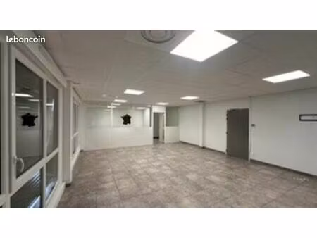 local d'activité 328 m²