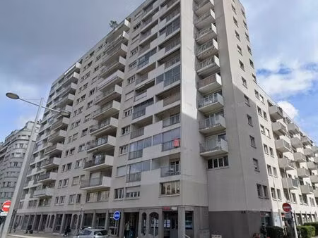 local 82 m² lyon
