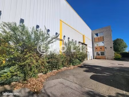 local d'activité 1 580 m²