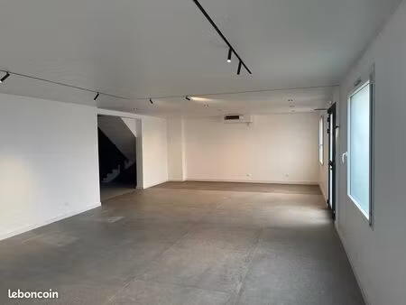 brignais - entrepot + bureaux 297 m²