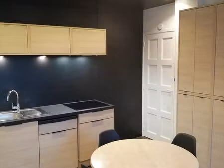 studio avec vue sur les monts aubrac