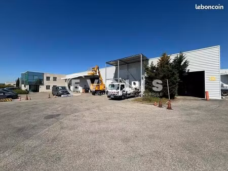 local d'activité 2 465 m²