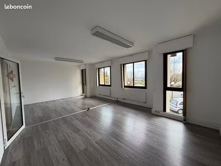 local 600 m² luc la primaube