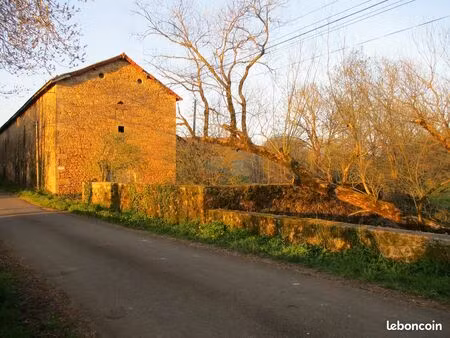 propriété 1ha 2 avec 2 granges