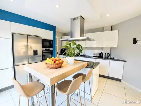 villa 7 pièces 255 m²
