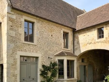 bâtiment en pierres à réhabiliter