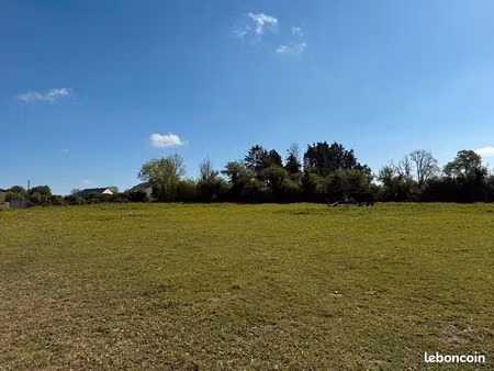 terrain 1800 m² donnay