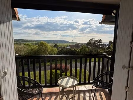 t2 meublé 30m² – vue mer & campagne exceptionnelle – balcon