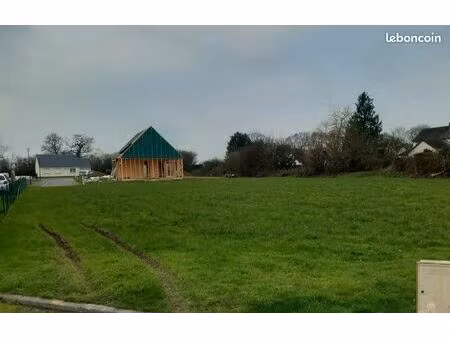 terrain 637 m² lison