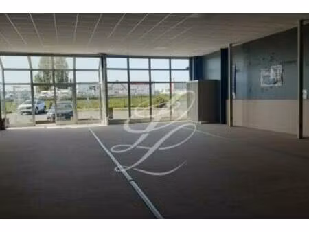 location - commerce 200 m
