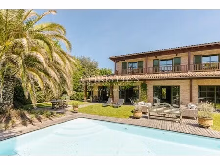 maison de luxe à vendre dans le quartier jean-moulin