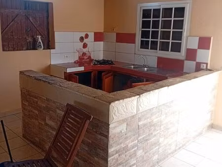 f3 haut de maison sur petit canal