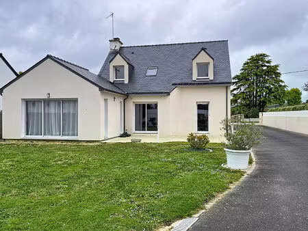 volumes  jardin et emplacement idéal à surzur!