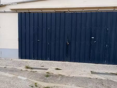 local a usage entrepot