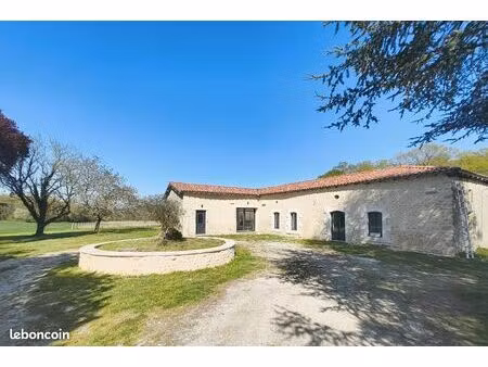 ferme charentaise rénovée 230 m² sans voisinage / renovated charentaise farmhouse