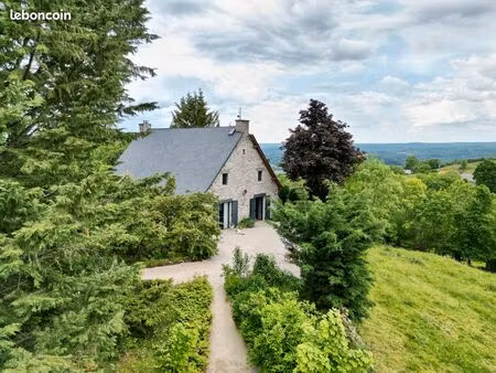 maison de caractère en pierres et ardoises de 174m2  située dans un environnement paisible