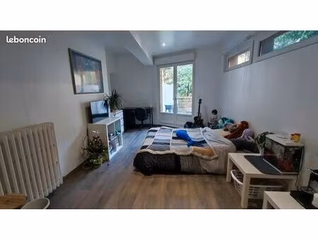 beau studio meublé très proche université