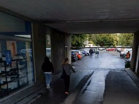 garage fermé / boxe plein centre ville bayeux 12m2