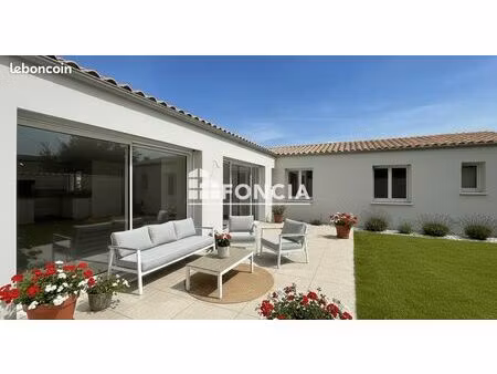 centre bourg  proximité écoles  commerces et services  maison de plain-pied avec jardin cl