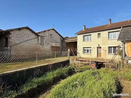 grande maison de village avec dépendances sur 2058m²