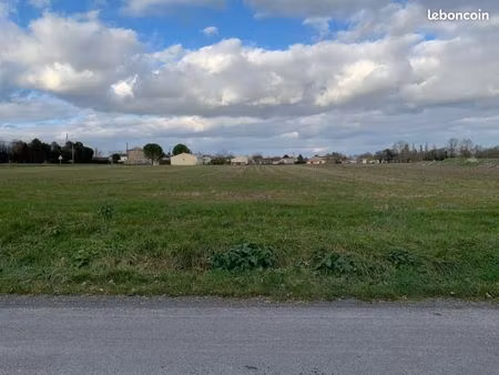 terrain 740 m² coulonges