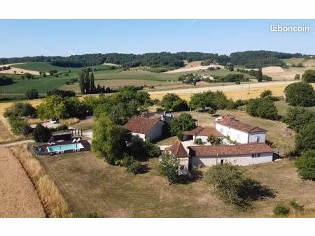 loft/atelier/surface 11 pièces 219 m²