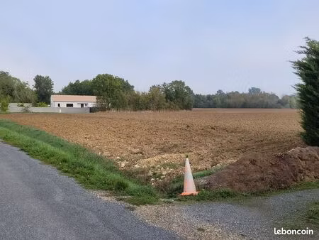 à réserver / à vendre