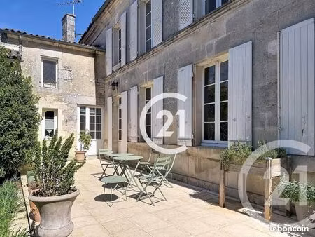 maison 6 pièces 218 m²