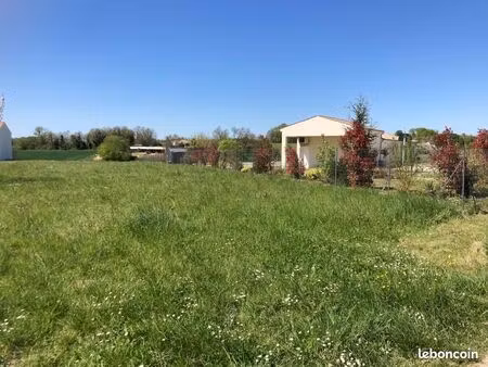 terrain 789 m² saint germain de lusignan