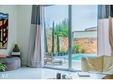 maison de luxe à vendre dans le quartier capucins-saint michel-nansouty-saint genès