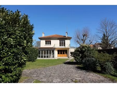 maison de luxe à vendre dans le quartier marceau-tivoli