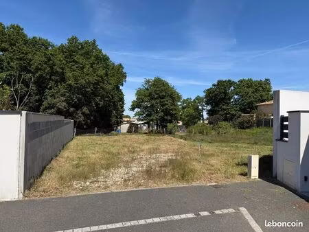 terrain 1 032 m² les mathes