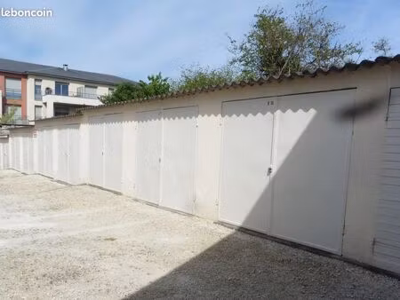 lot 23 garages quartier pignoux à bourges