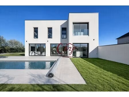 maison de luxe à vendre à carignan-de-bordeaux