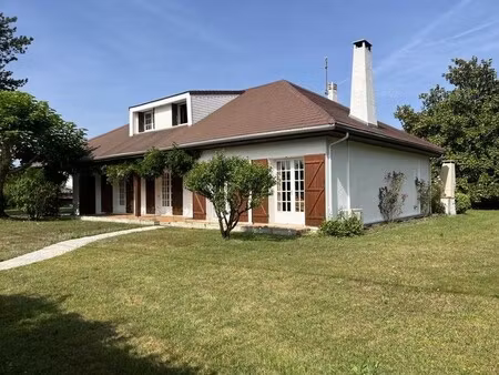 maison de luxe à vendre dans le quartier rejouit