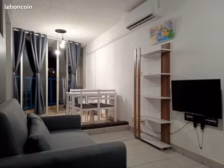 joli t1 bis-t2 dans résidence sécurisée avec piscine à ste clotilde moufia