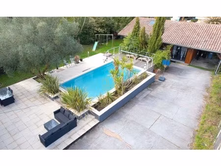 maison de luxe à vendre dans le quartier aiguillon-port