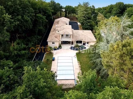 villa 7 pièces 265 m²