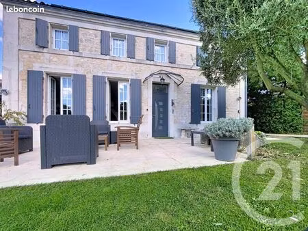 villa 7 pièces 220 m²