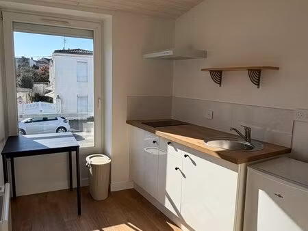 studio meublé 15 m² – la rochelle (rue émile normandin)