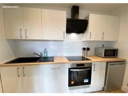 t2 meublé tout inclus + patio – centre surgères – idéal mission / mobilité