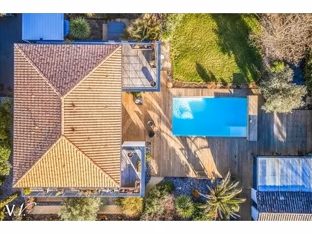 maison de luxe à vendre dans le quartier aiguillon-port