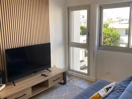 t1 meublé climatisé – 27 m² – centre-ville de saint-denis – parking sécurisé