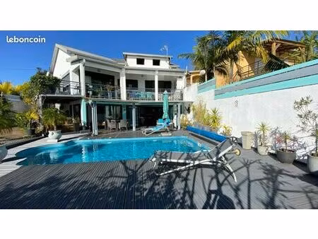 maison avec piscine  vue océan  4 chambres  dépendance