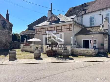 immeuble 3 pièces 146 m²