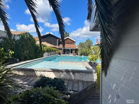 maison de luxe à vendre dans le quartier aiguillon-port