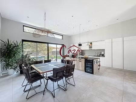 maison de luxe à vendre à latresne