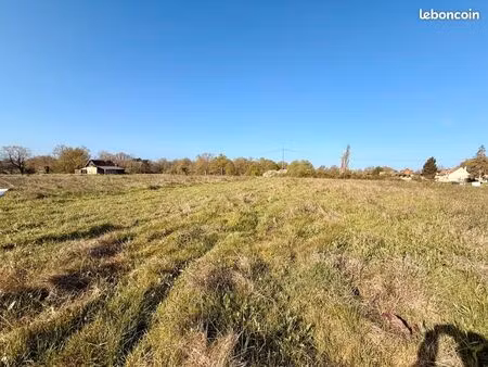 terrain 1 334 m² la force