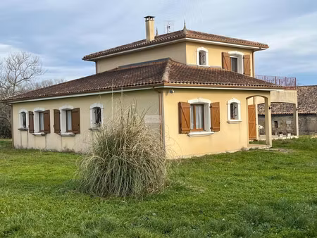 maison de luxe à vendre à saint-ciers-d'abzac