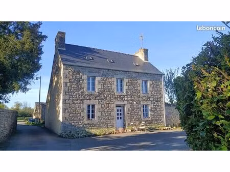 maison traditionnelle tregoroise en pierre  très lumineuse  orientation sud